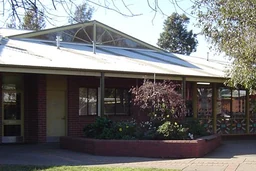 Taylors Lakes Primary School logo